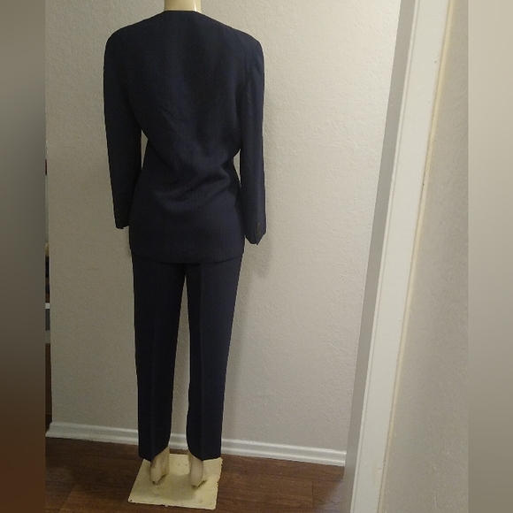 Giorgio Armani 42 10 Women's Navy Blue Pants Jacket Suit -- Final Price - Picture 4 of 16